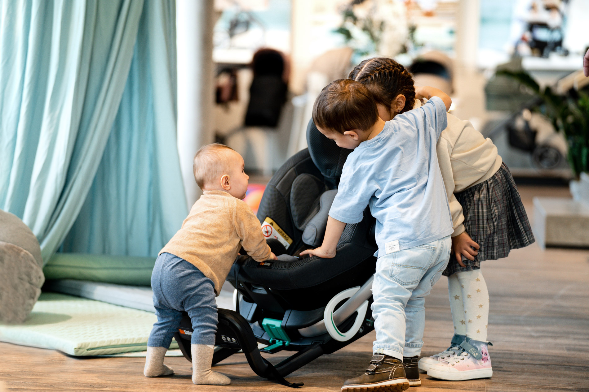stade-werbe-agentur-fotograf-grafik-mitarbeiter-portrait-businessfotografie-unternehmen-hamburg-zwergperten-besafe-kindersitze-21