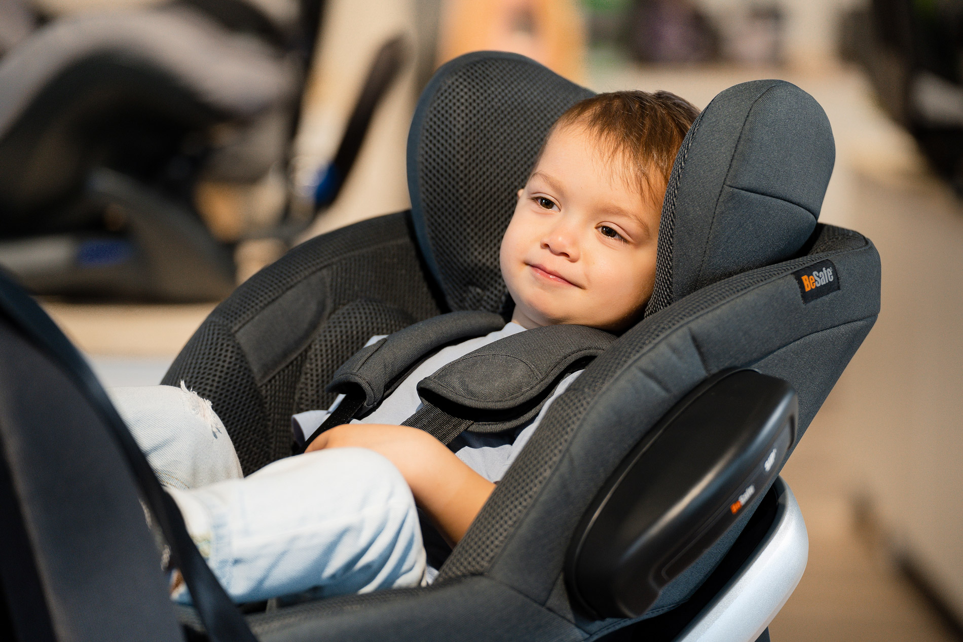 stade-werbe-agentur-fotograf-grafik-mitarbeiter-portrait-businessfotografie-unternehmen-hamburg-zwergperten-besafe-kindersitze-8