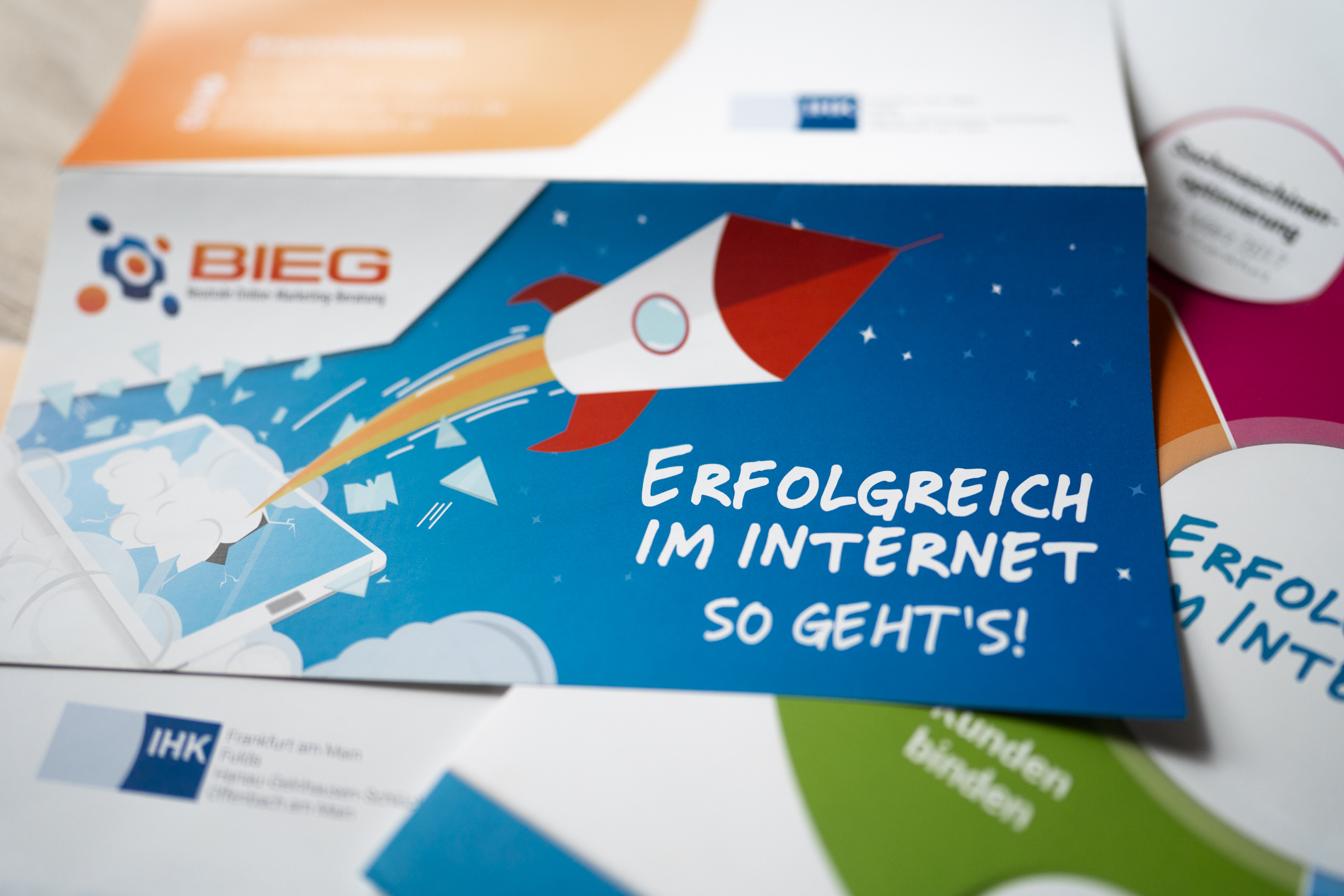 stade-werbe-agentur-fotograf-grafik-mitarbeiter-portrait-businessfotografie-unternehmen-hamburg-bieg-flyer-gestaltung-design-ihk-3